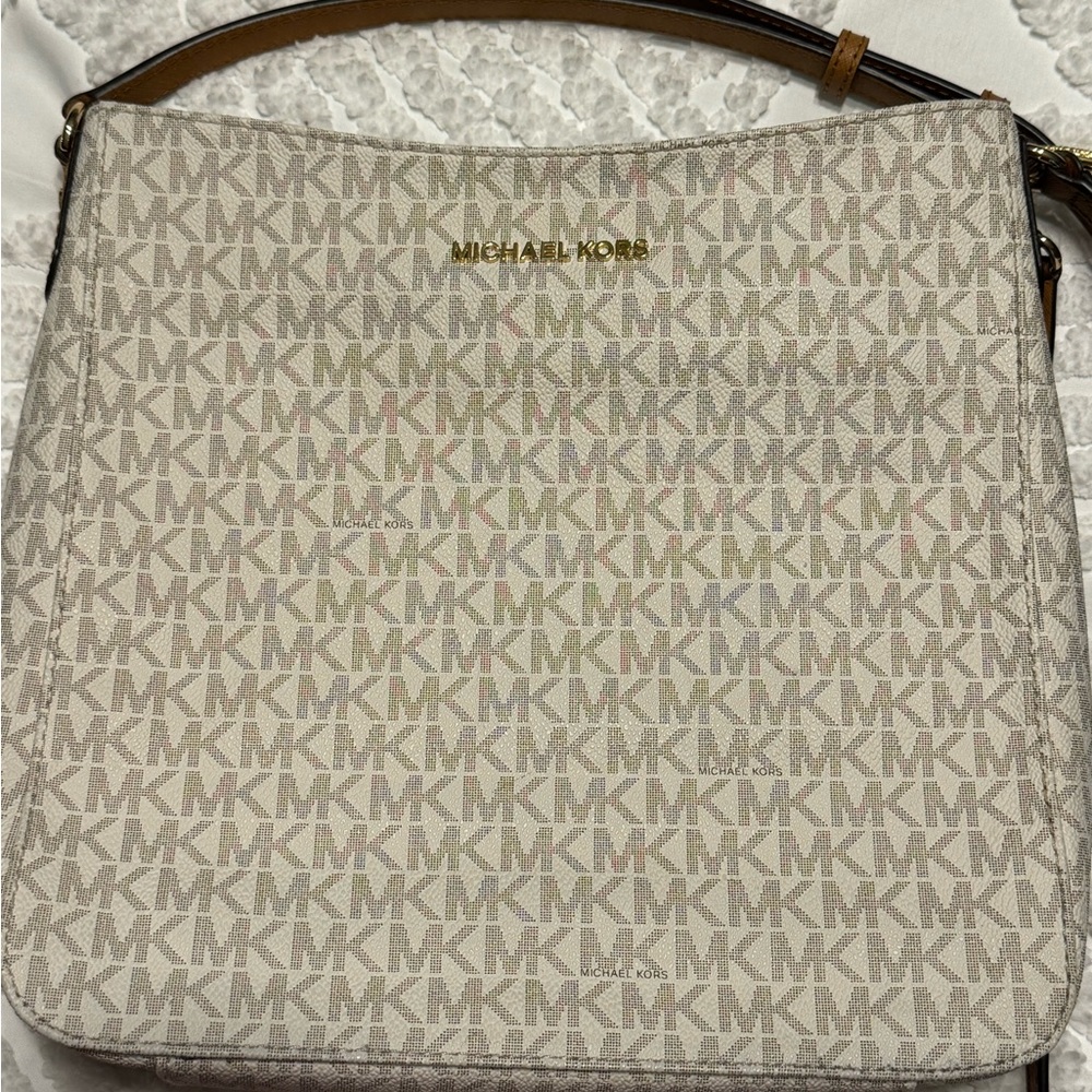Micheal Kors - Picture 1 of 4